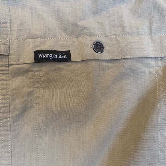 Wrangler Mens Long Sleeve Shirt XL Khaki Gorpcore Caped Vented Hunting Fishing - Picture 7 of 11